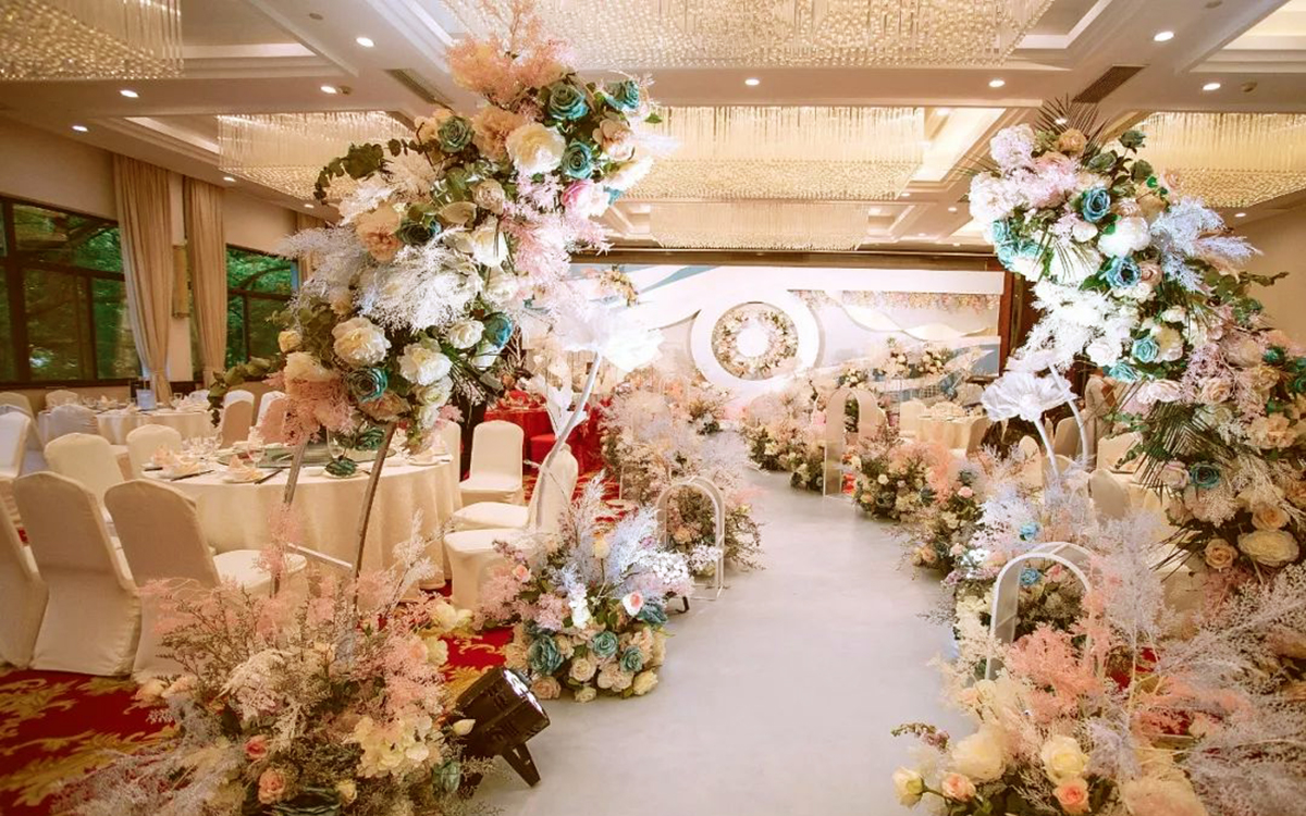 在深圳展臺(tái)制作中，運(yùn)用色彩策略來(lái)吸引客商